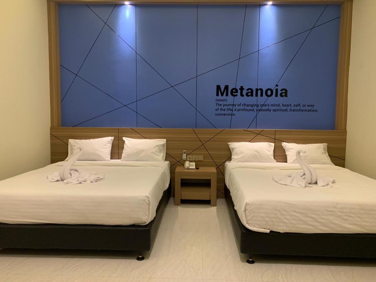 Bless Hotels Sintang Екстер'єр фото