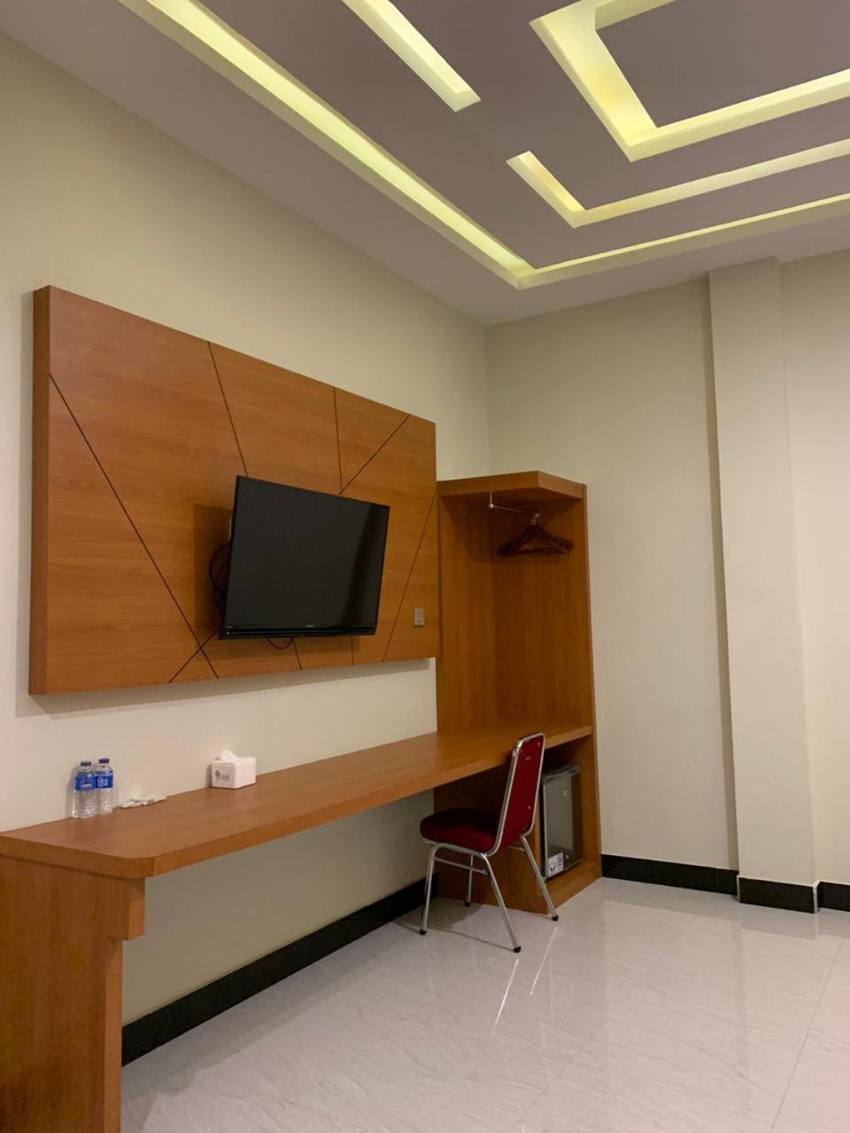 Bless Hotels Sintang Екстер'єр фото